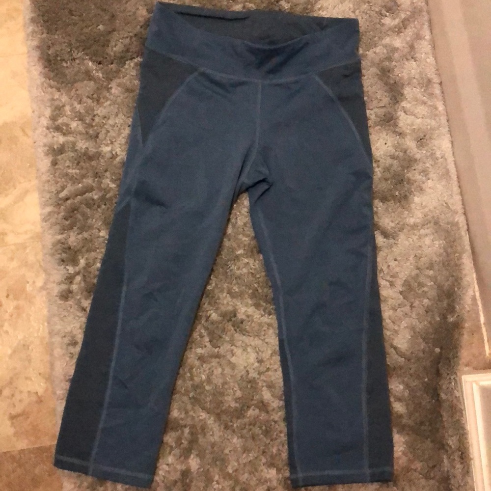 Crop athletic leggings